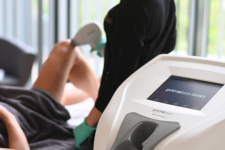 Haarentfernung im Schönheitszentrum mit der primelase® Diodenlaser-Technologie